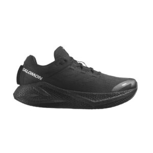 Der Salomon Aero Glide 3 M Schwarz ist ein schwarzer Laufschuh mit einem Obermaterial aus Mesh, einer dicken, strukturierten Sohle und einem weißen Salomon-Branding an der Seite.
